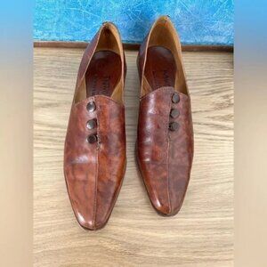CYDWOQ Kitten Heel Leather Loafer with Buttons